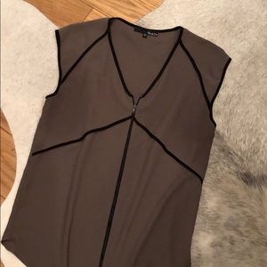 Ro& De zip front black and olive top